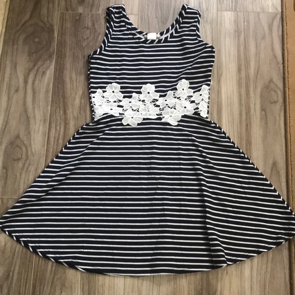 Girls dress size 12- sleeveless
